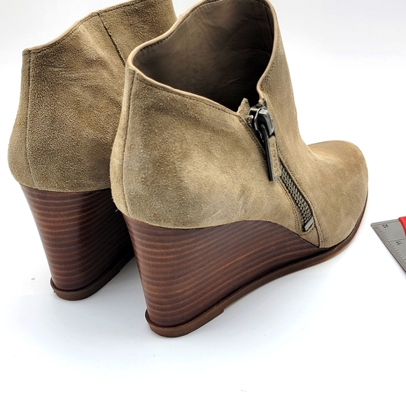 Like NEW NEW! 1.State Asymetrical Taupe Suede Bootie SIZE 10M. #1064 - Picture 8 of 10